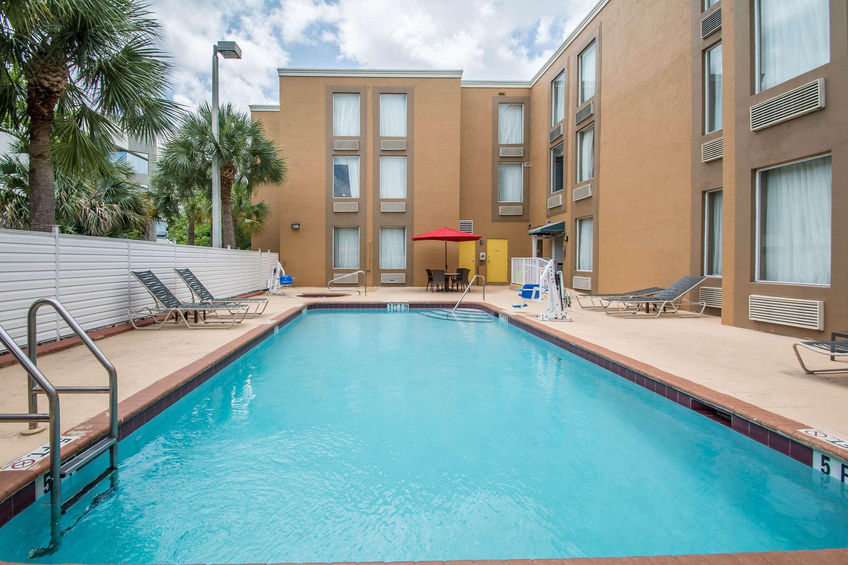 Comfort Inn & Suites Fort Lauderdale West Turnpike Lauderdale Lakes Exteriér fotografie
